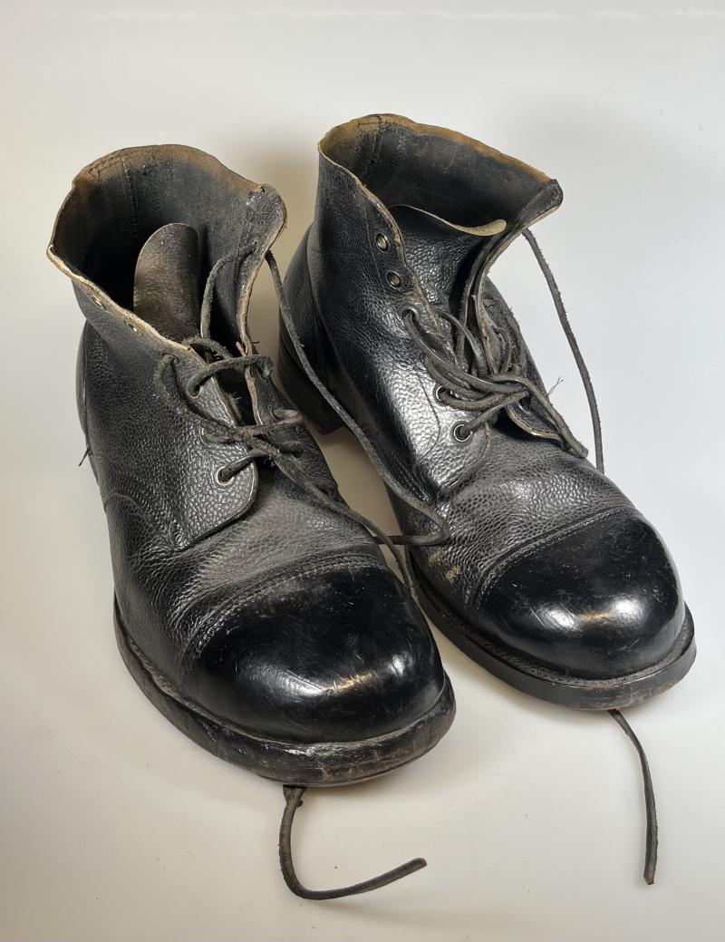WW2, British and Commonwealth, Ankle Boots a.k.a. ‘Ammo Boots’, plus FREE GIFT!!