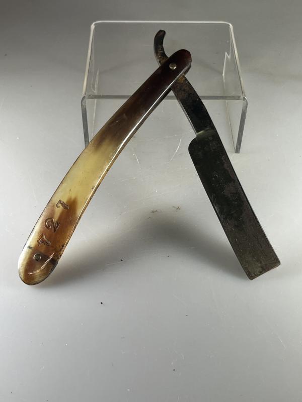 WW1 British Army, ‘Issue’, Cutthroat Razor.