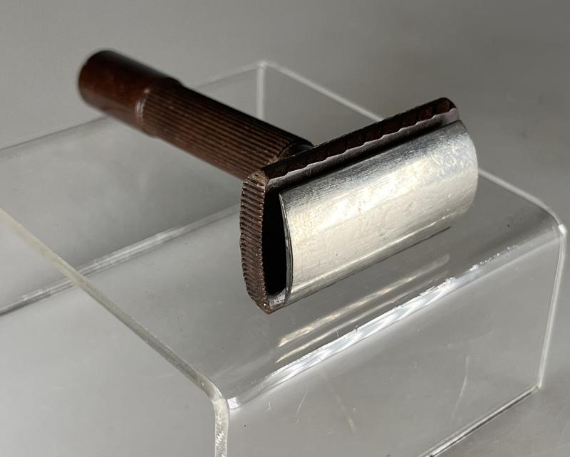 WW2 Era, Private Purchase, “Wardonia” Safety Razor.