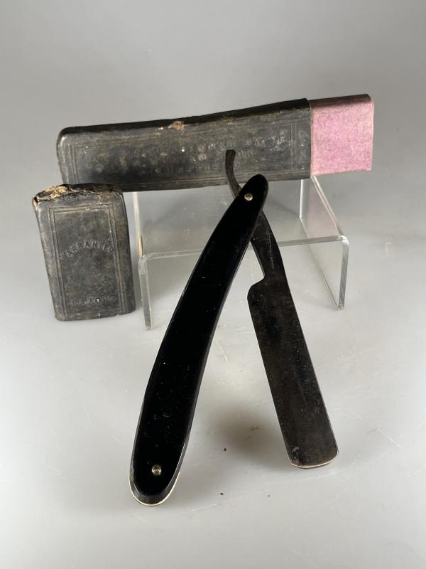 WW1 Era, ‘Private Purchase’, Cutthroat Razor with box.